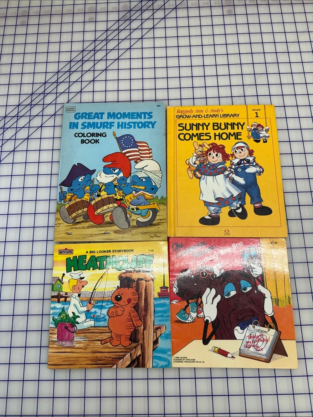 VTG lot 4  1980 books California raisins smurfs coloring raggedy Ann heathcliff